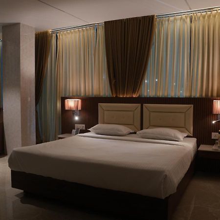 Hotel Jk Celebration Джабалпур Екстериор снимка